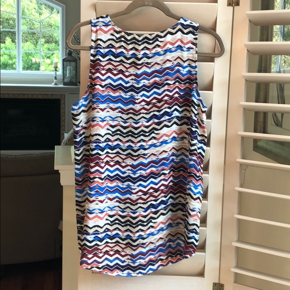 ☀️🍂Vince Camuto Sleeveless Shirt - Picture 2 of 4